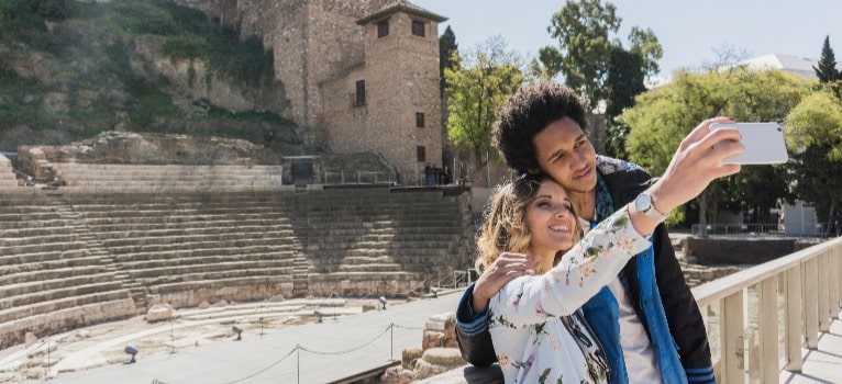 Romantic spots in Malaga – Couple in front of the Alcazaba and the Roman Theatre